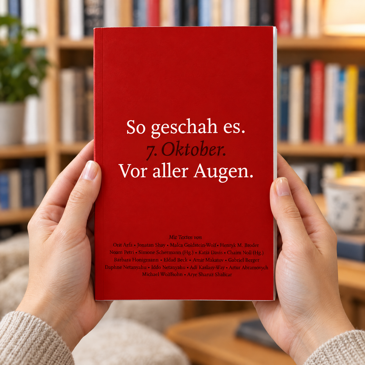 „So geschah es. 7. Oktober. Vor aller Augen.“ – Buch in der Hand