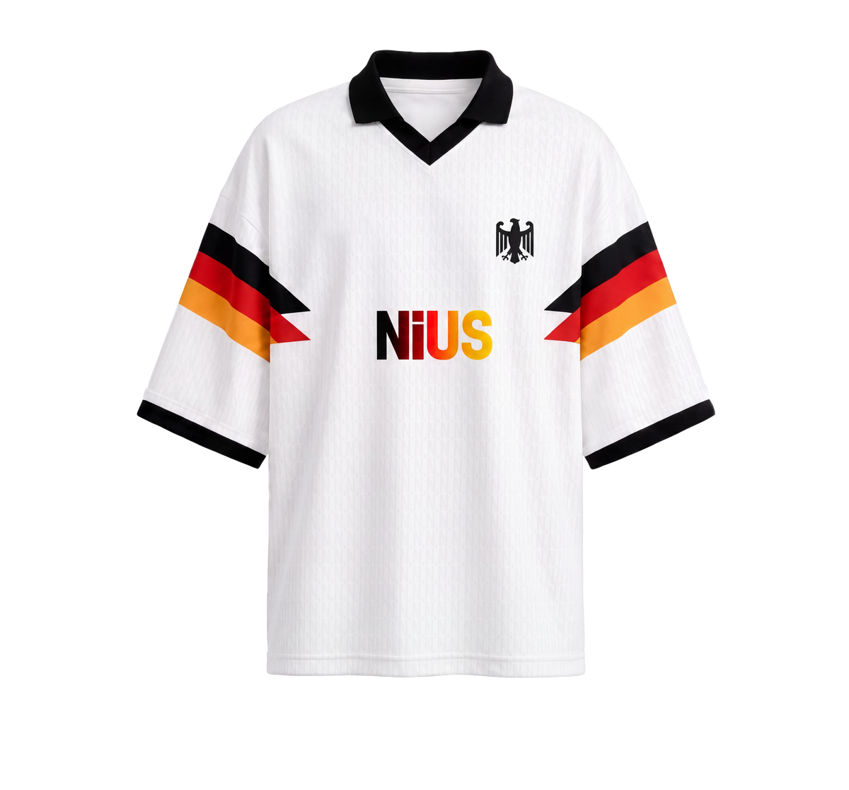 NIUS Fantrikot in Weiß mit Schwarz-Rot-Gold an den Ärmeln und NIUS-Schriftzug auf der Brust